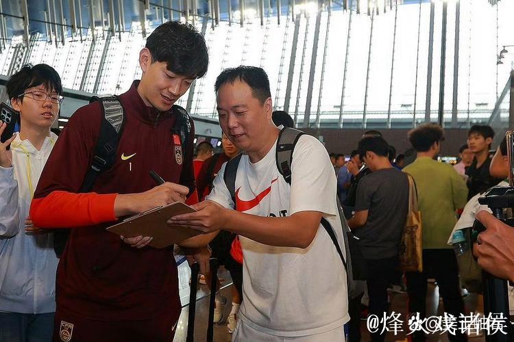 国足星夜抵达雅加达 客战印尼主力框架已形成 国足星夜抵达雅加达 客战印尼主力框架已形成