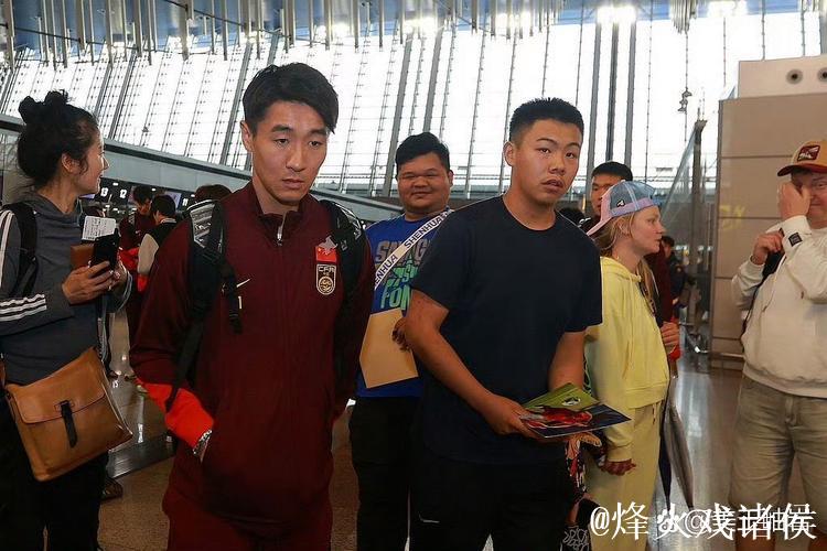 国足星夜抵达雅加达 客战印尼主力框架已形成 国足星夜抵达雅加达 客战印尼主力框架已形成